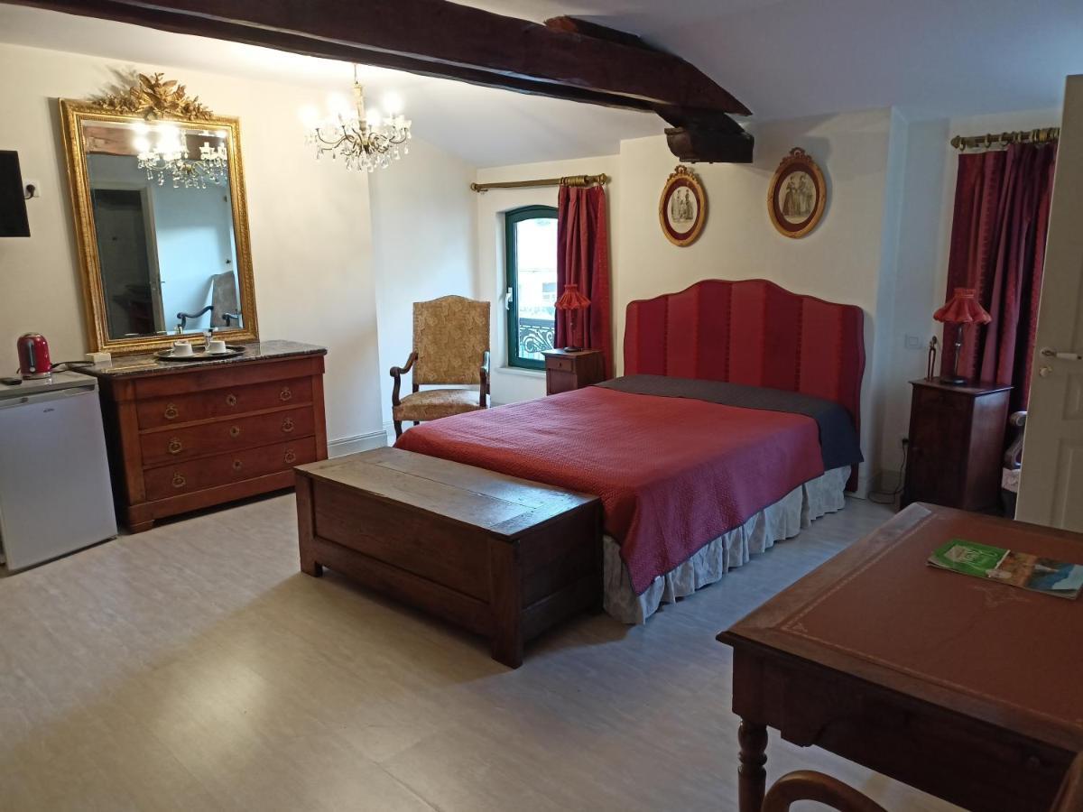 Au Fond De La Cour Bed and Breakfast Veyre-Monton Exteriör bild