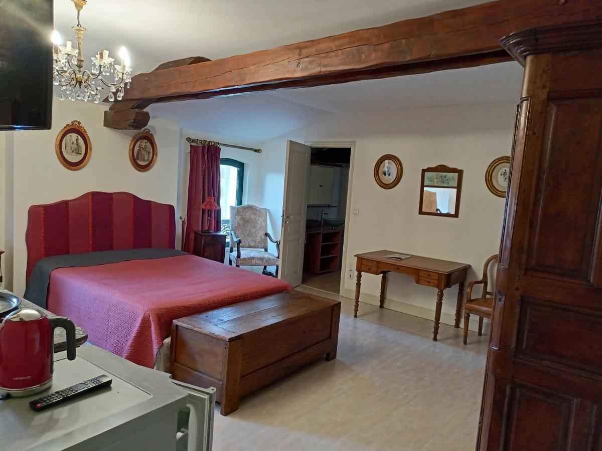 Au Fond De La Cour Bed and Breakfast Veyre-Monton Exteriör bild