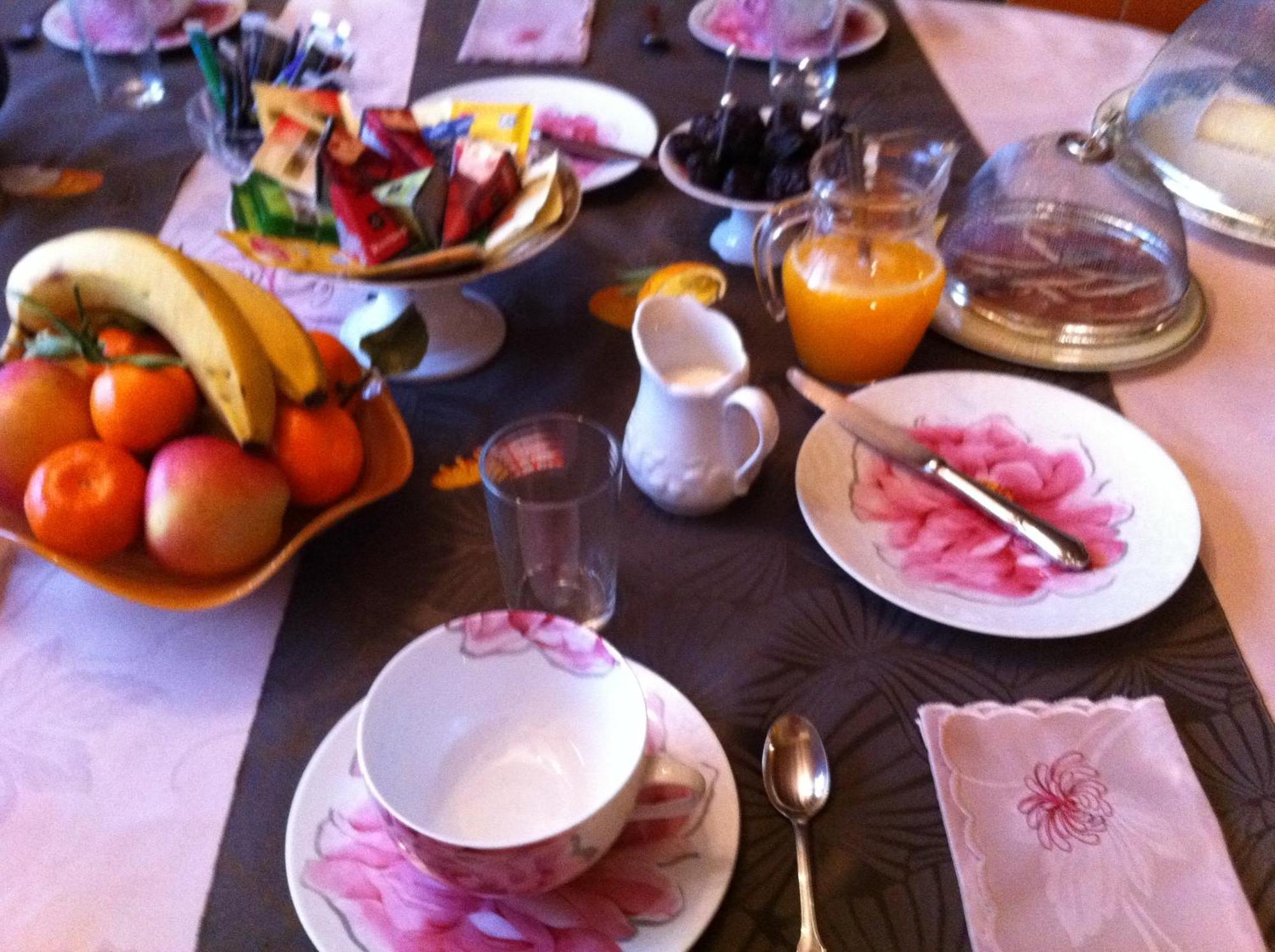 Au Fond De La Cour Bed and Breakfast Veyre-Monton Exteriör bild