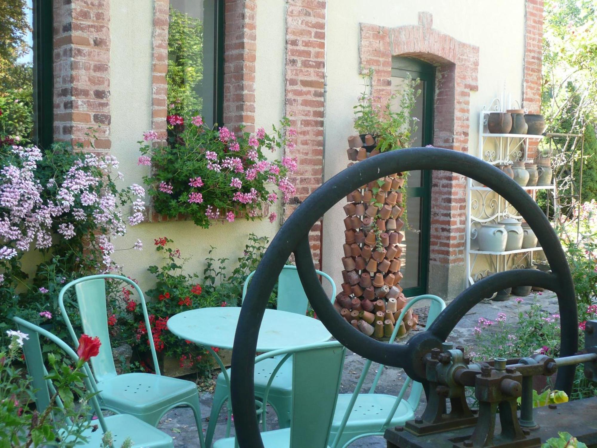 Au Fond De La Cour Bed and Breakfast Veyre-Monton Exteriör bild