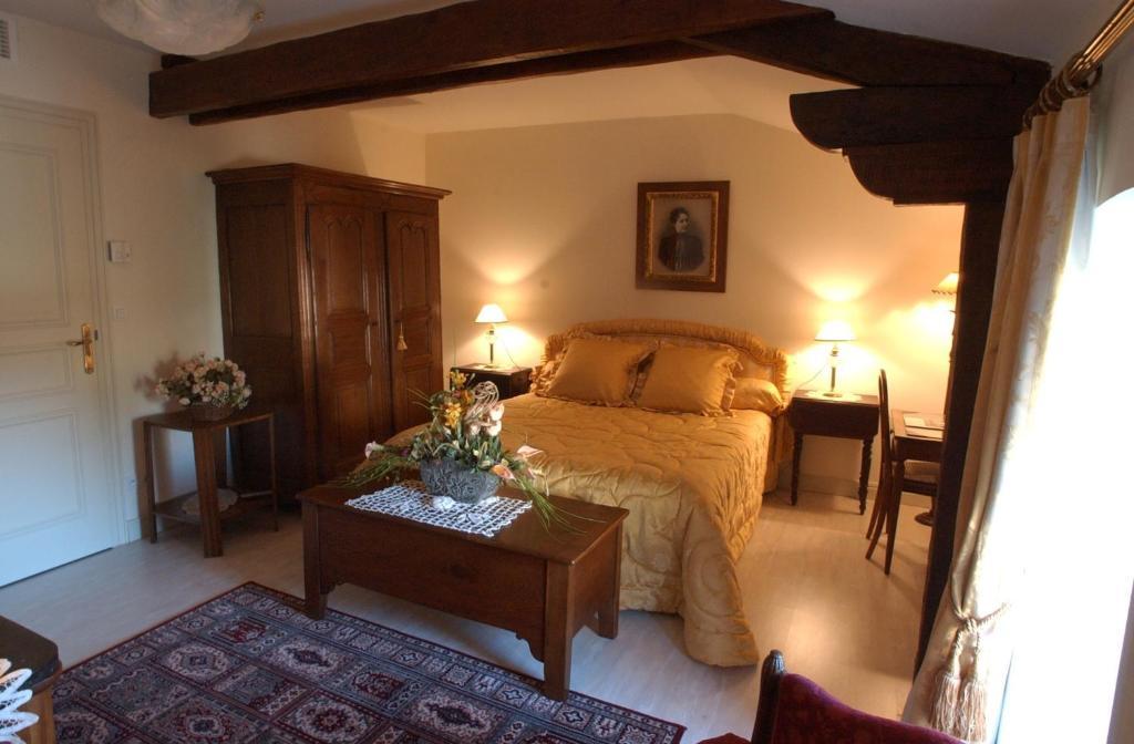Au Fond De La Cour Bed and Breakfast Veyre-Monton Rum bild