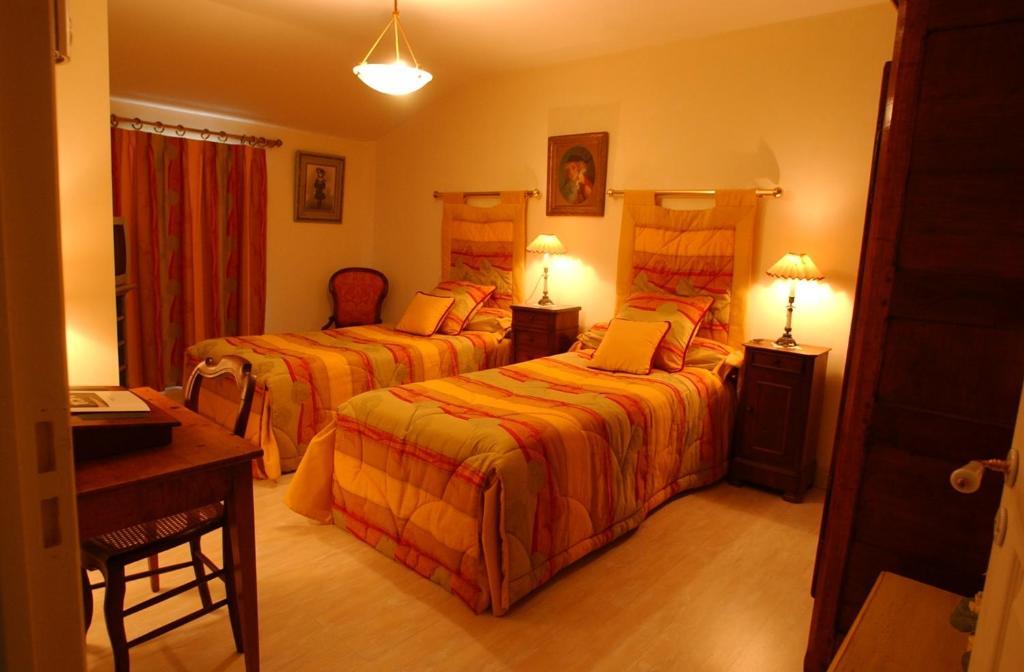 Au Fond De La Cour Bed and Breakfast Veyre-Monton Rum bild