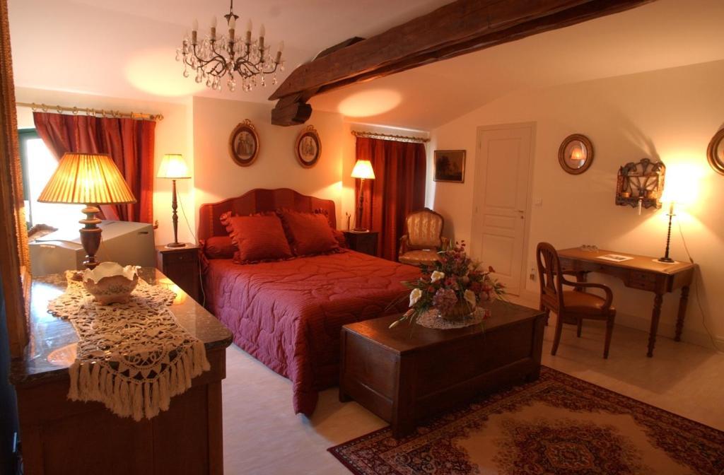Au Fond De La Cour Bed and Breakfast Veyre-Monton Rum bild