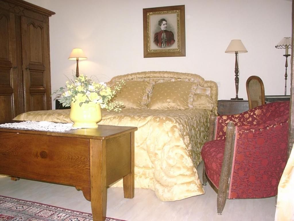Au Fond De La Cour Bed and Breakfast Veyre-Monton Exteriör bild