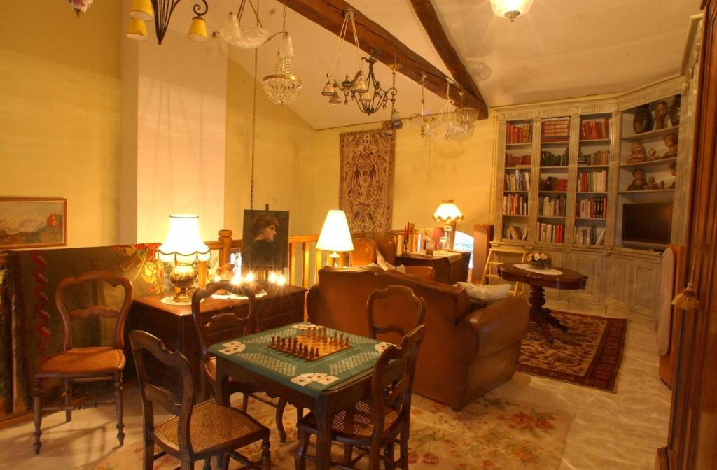 Au Fond De La Cour Bed and Breakfast Veyre-Monton Exteriör bild