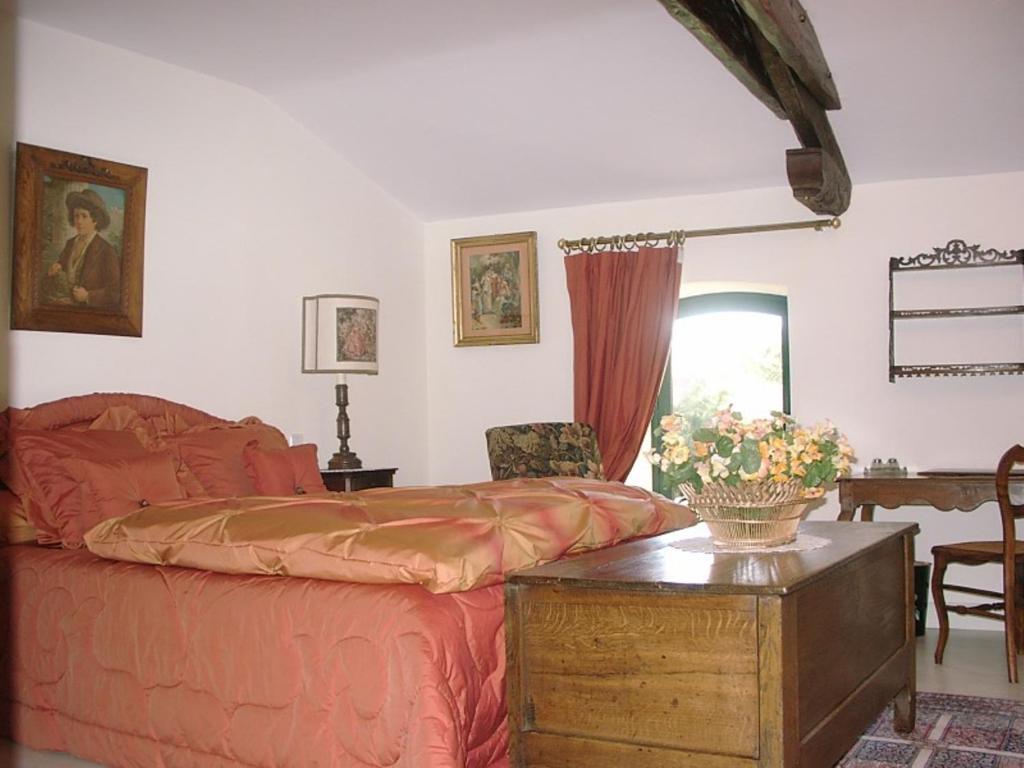 Au Fond De La Cour Bed and Breakfast Veyre-Monton Exteriör bild