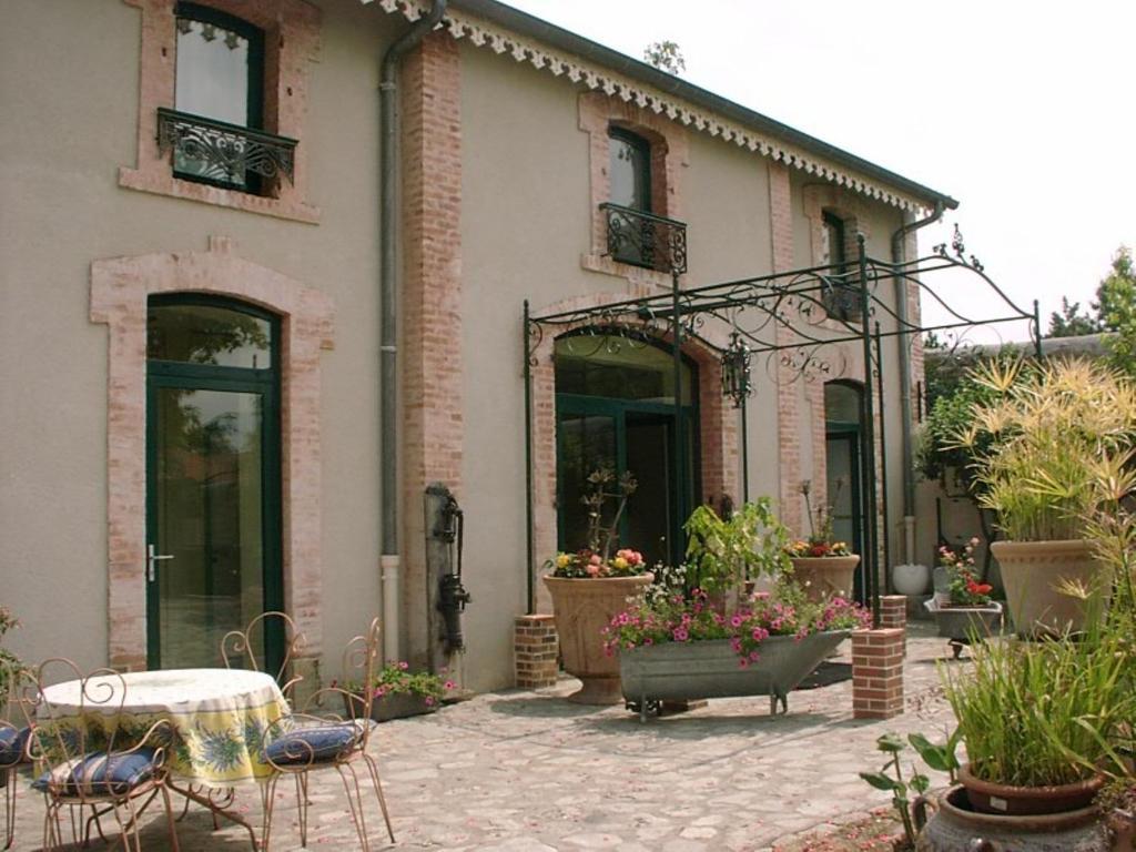 Au Fond De La Cour Bed and Breakfast Veyre-Monton Exteriör bild