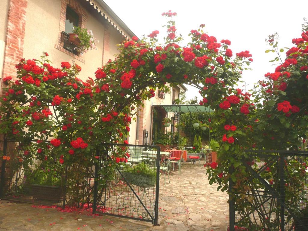 Au Fond De La Cour Bed and Breakfast Veyre-Monton Exteriör bild