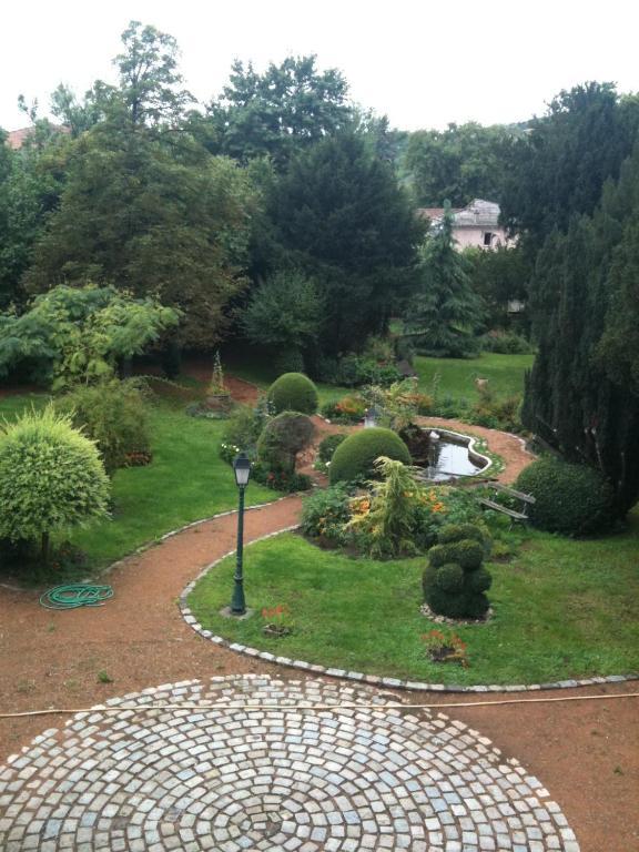 Au Fond De La Cour Bed and Breakfast Veyre-Monton Exteriör bild