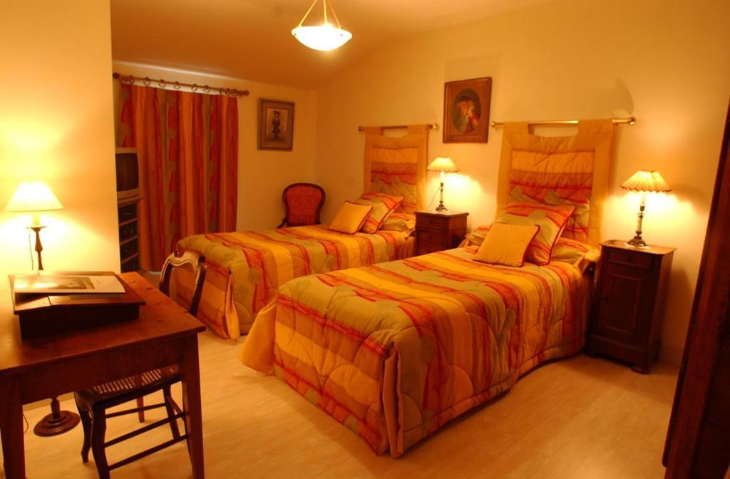Au Fond De La Cour Bed and Breakfast Veyre-Monton Rum bild